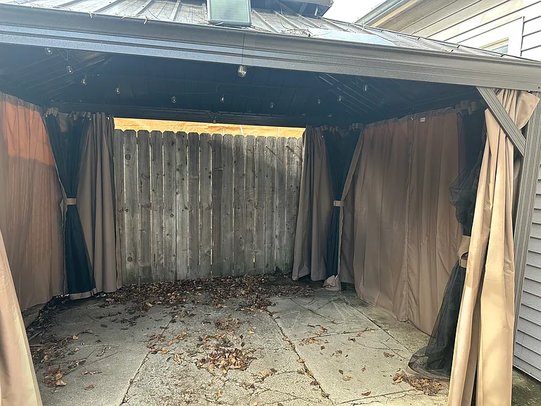 23 Rose Ave — Photo 3