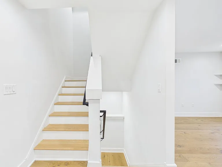 212 Bainbridge St #3 — Photo 11