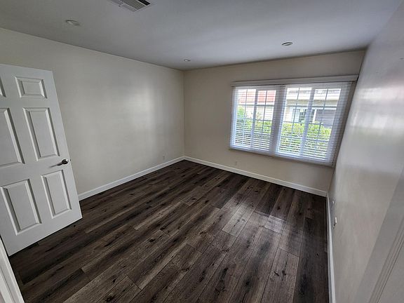 2nd image of 13811 Victory Blvd APT 4
