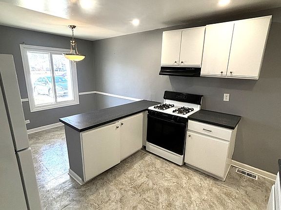 5th image of 2S611 Continental Dr