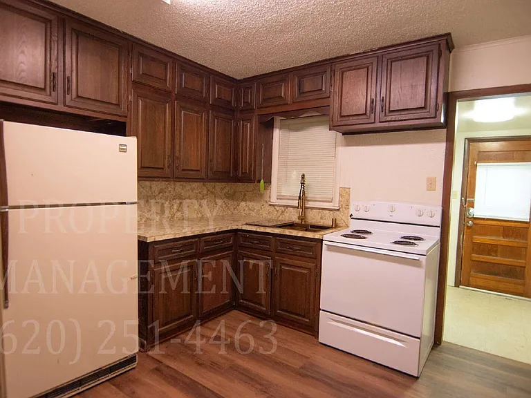 704 S Cline Rd — Photo 2
