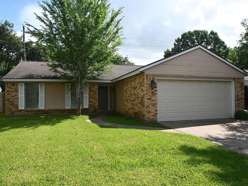 1st image of 2411 Country Place Dr