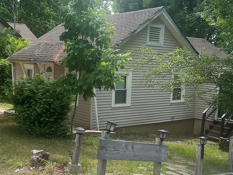 37 Roosevelt St — Photo 3