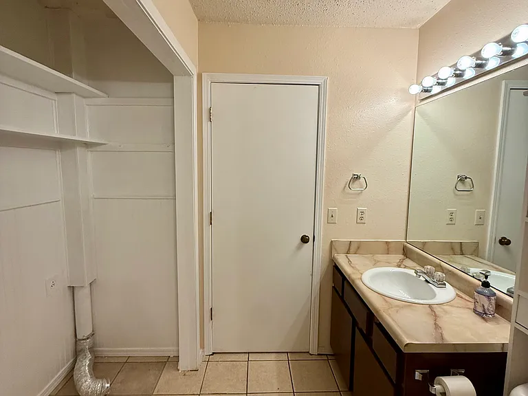 930 Century Dr — Photo 12