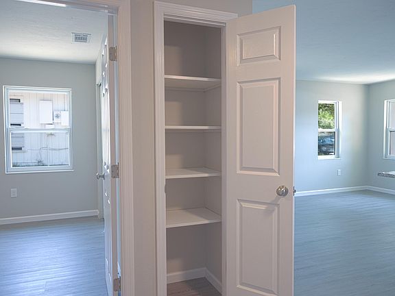 4th image of 843 Ponder Ave