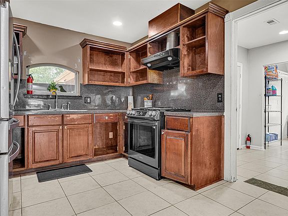 4th image of 10010 Valley Park Dr