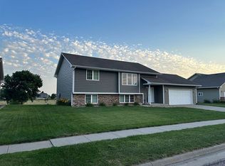 1802 Jack Nicklaus Dr, Elk Point, SD 57025