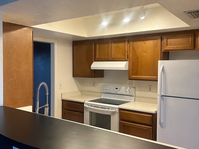 726 E Villa Dr #II — Photo 3