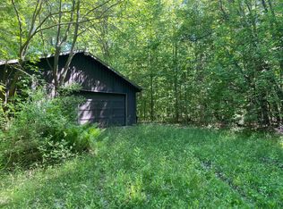 6716 Youngren Rd, Three Oaks, MI 49128