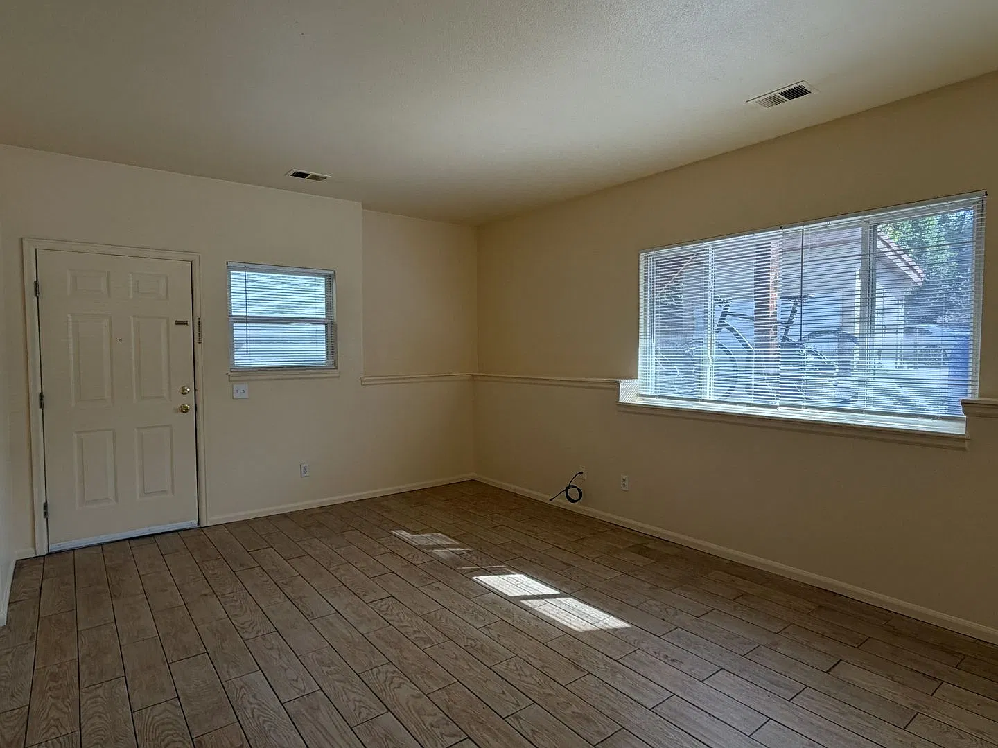 629 S Sherwood St — Photo 2