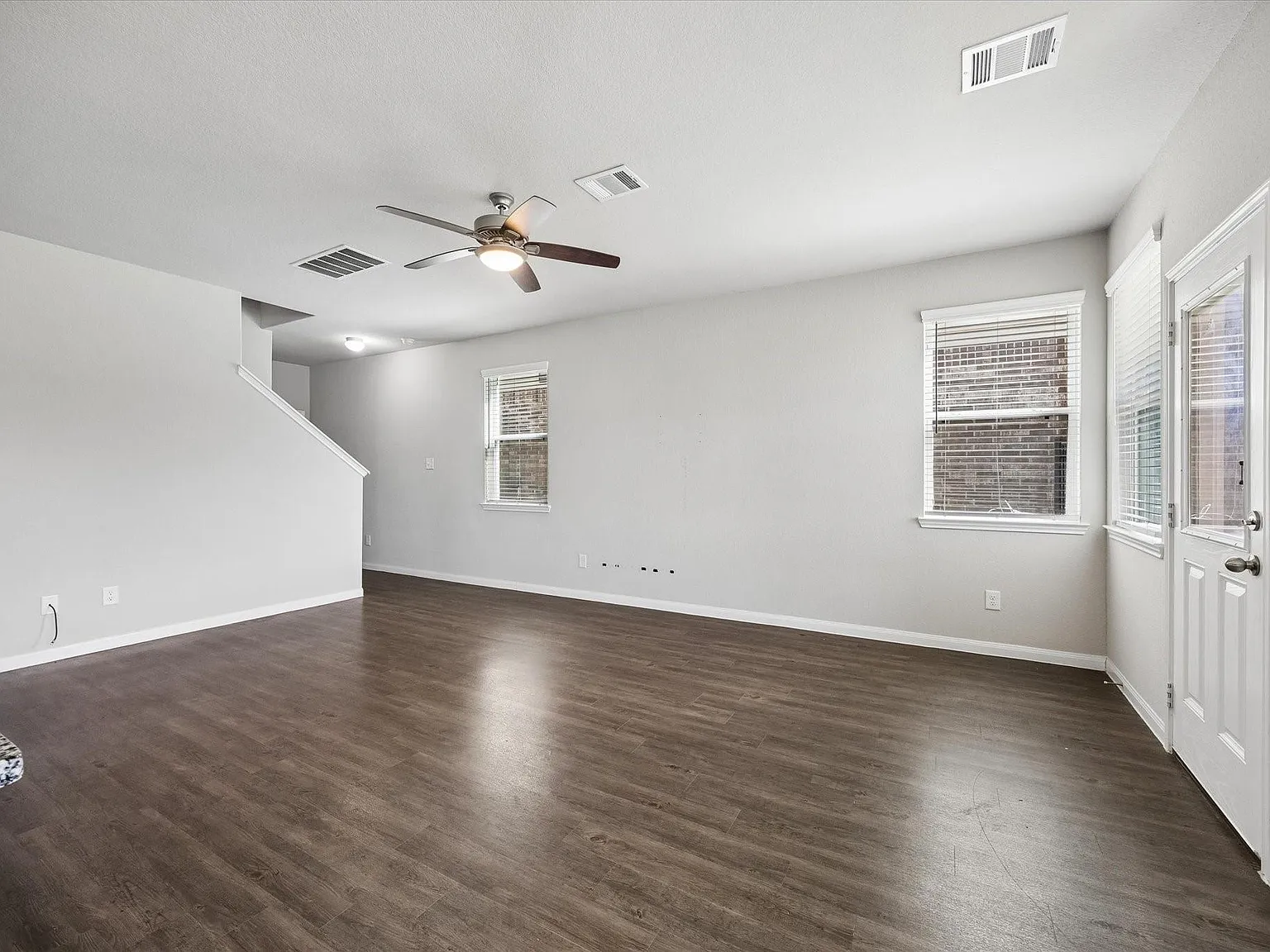 3 bed, 2.5 bath, 1865 sqft, $2,200 — Photo 4