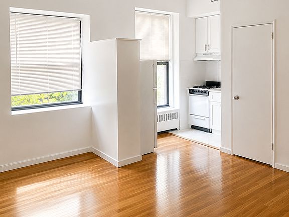 5th image of 271 W 72nd St #2C