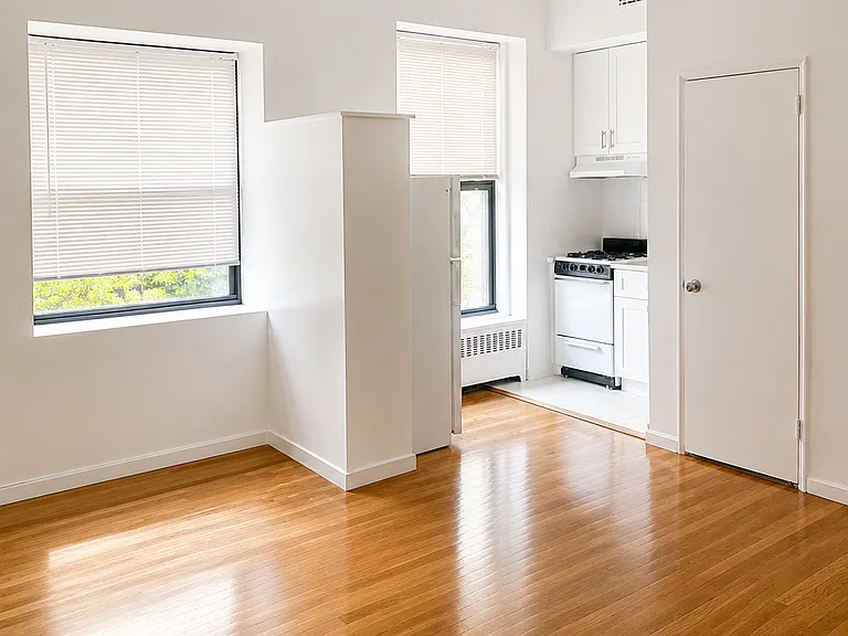 271 W 72nd St #2C — Photo 5