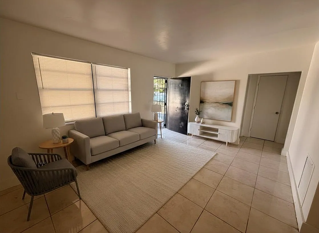 3701 NW 24th Ave - 4 — Photo 1