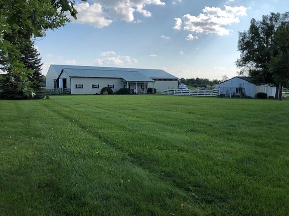 3 Barns w/electric 