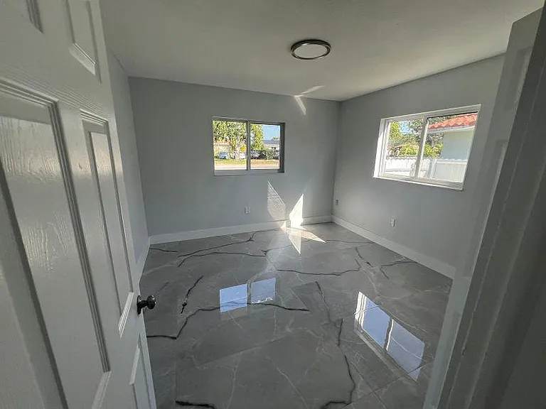 BEDROOM 2-1
