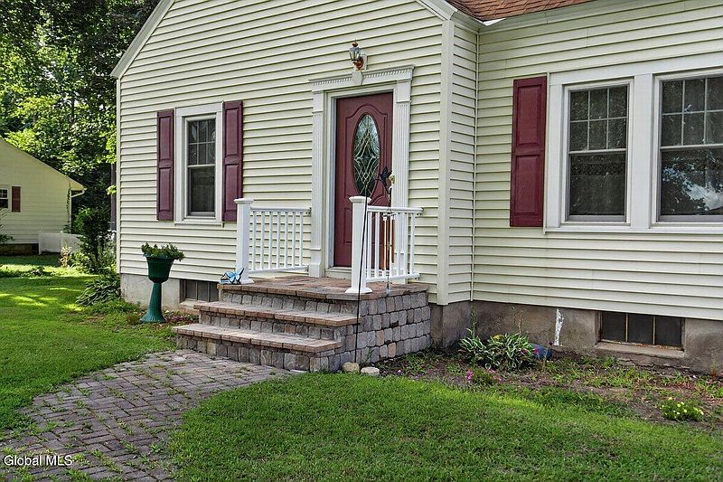 5th image of 180 Lake Hill Road