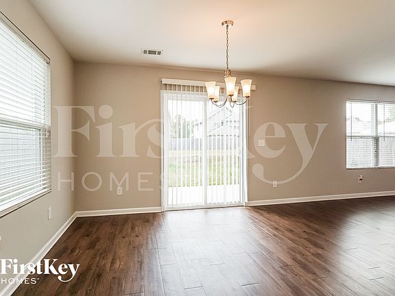 5th image of 4778 Woodford Cir