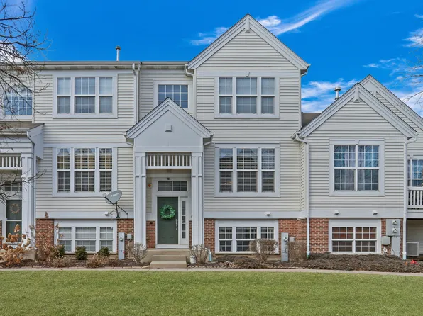 3072 Nicklaus Ln, Wadsworth, IL 60083