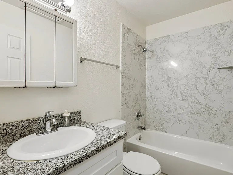 Le Tournesol Apartments — Photo 10