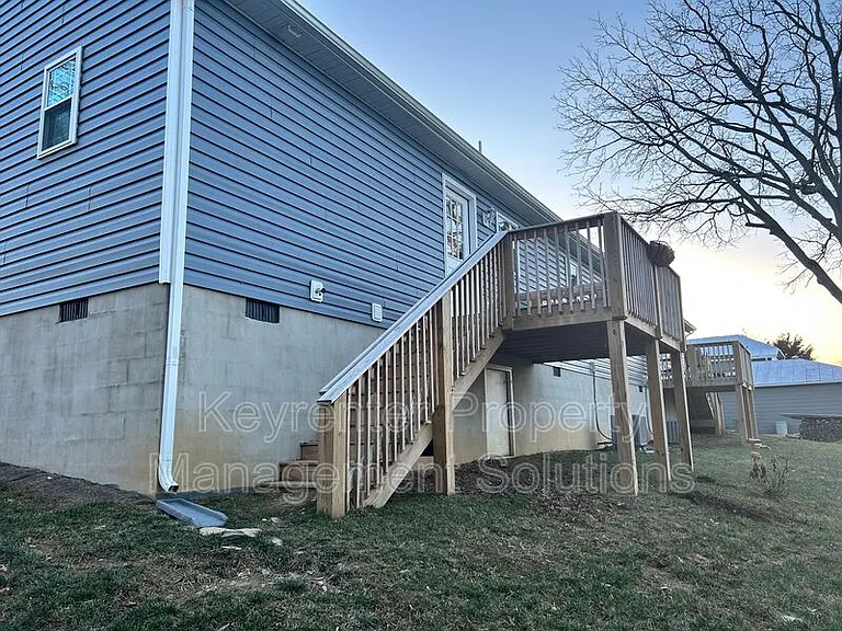 317 Sterling St #B — Photo 32