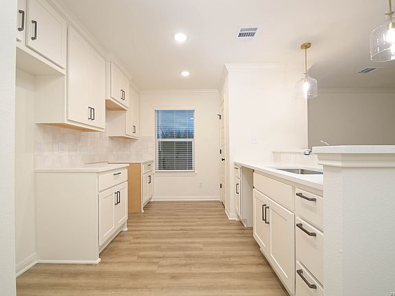 5th image of 1514 BURNET ST