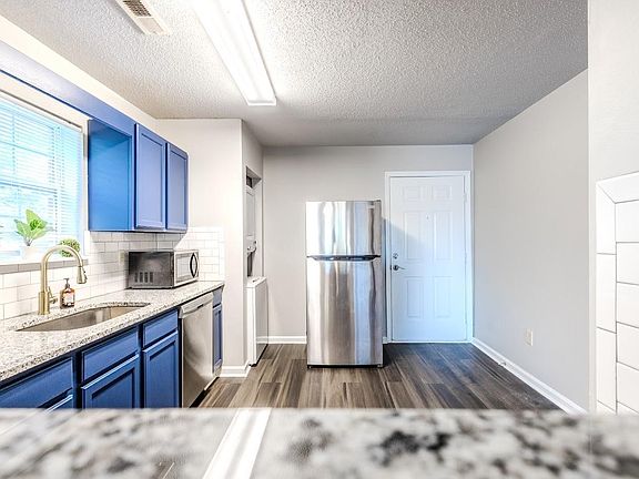 5th image of 4246 Villas Dr Unit 706