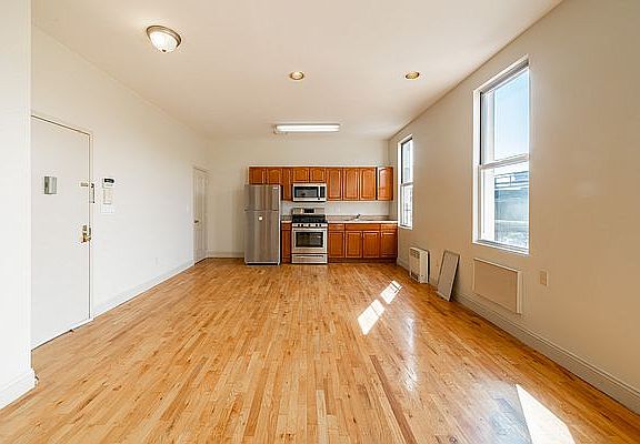 2nd image of 1439 Myrtle Ave #3E