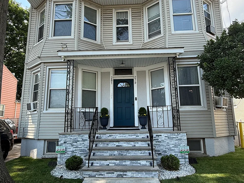 279-81 Hollywood Ave #2L