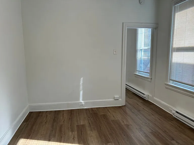 126 1/2 E Lemon St — Photo 10