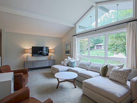 3rd image of 6672 Tanglewood Dr SE