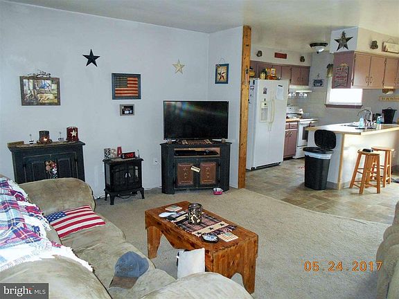 4th image of 104 Crystal Dr