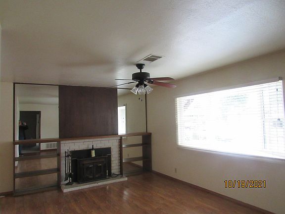 Living room with woodburning fire place insert