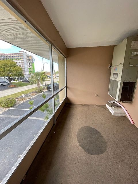 1st image of 4901 Victoria Dr APT 207