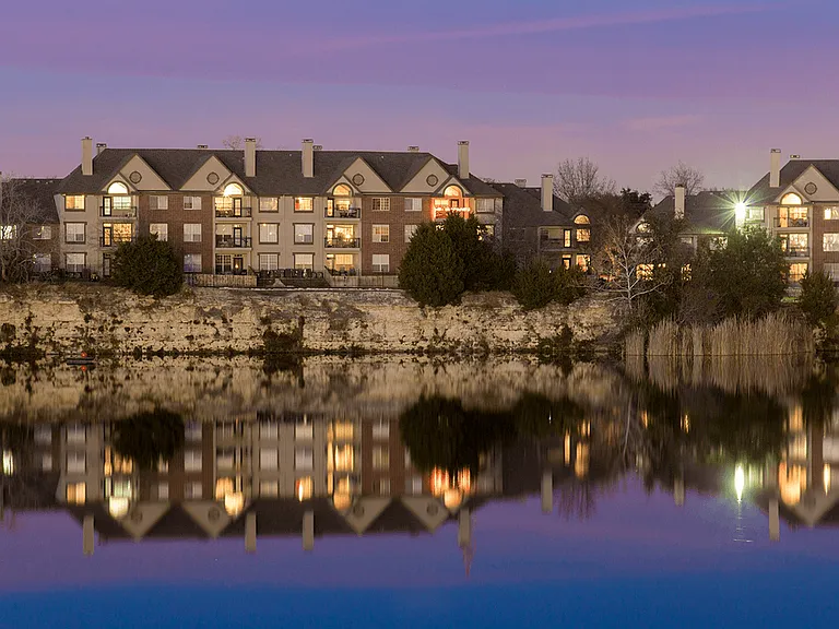 The Estate on Quarry Lake Apartment Homes — Photo 11