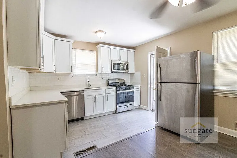4 bed, 2.0 bath, 1386 sqft, $2,400 — Photo 4
