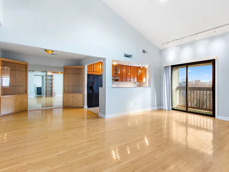 33 Green Valley Ct #33 — Photo 6