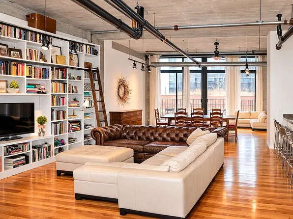 850 W Adams St APT 4B, Chicago, IL 60607