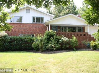 9910 Holmhurst Rd, Bethesda, MD 20817