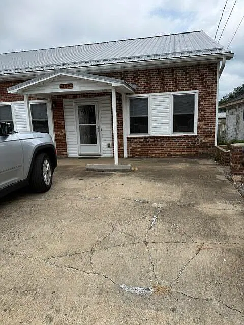 2 bed, 1.0 bath, 1500 sqft, $925 — Photo 2