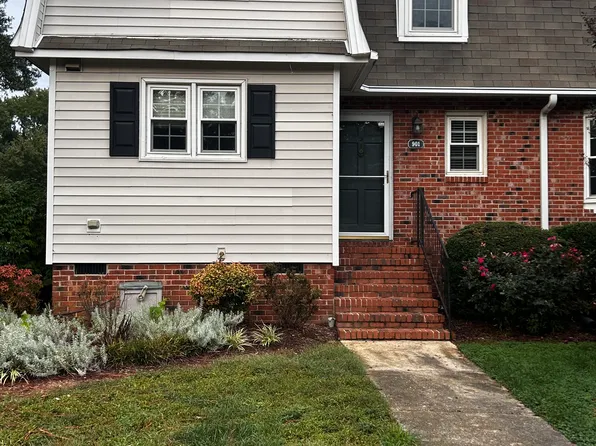 901 Hampshire Ct, Cary, NC 27511