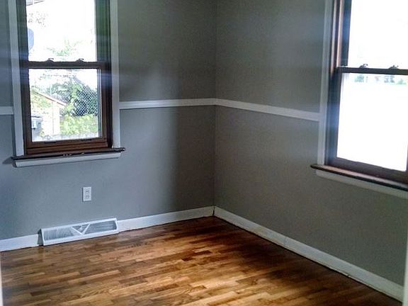 4th image of 1825 Elwood St