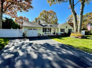 24 Wyeth St, Selden, NY 11784