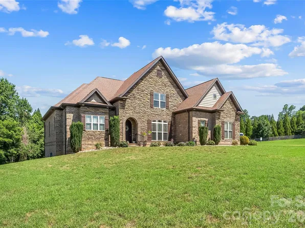 5895 Bakers Point, Hickory, NC 28602