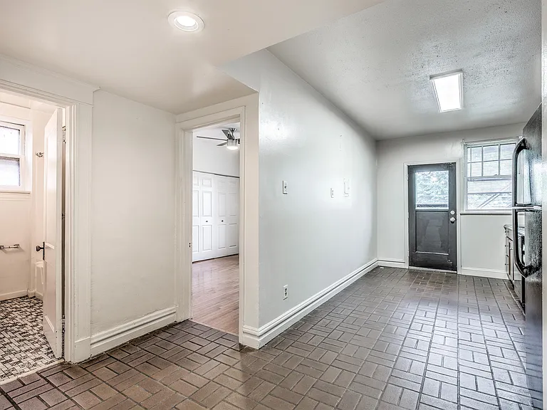 1722 Waverly Pl — Photo 42