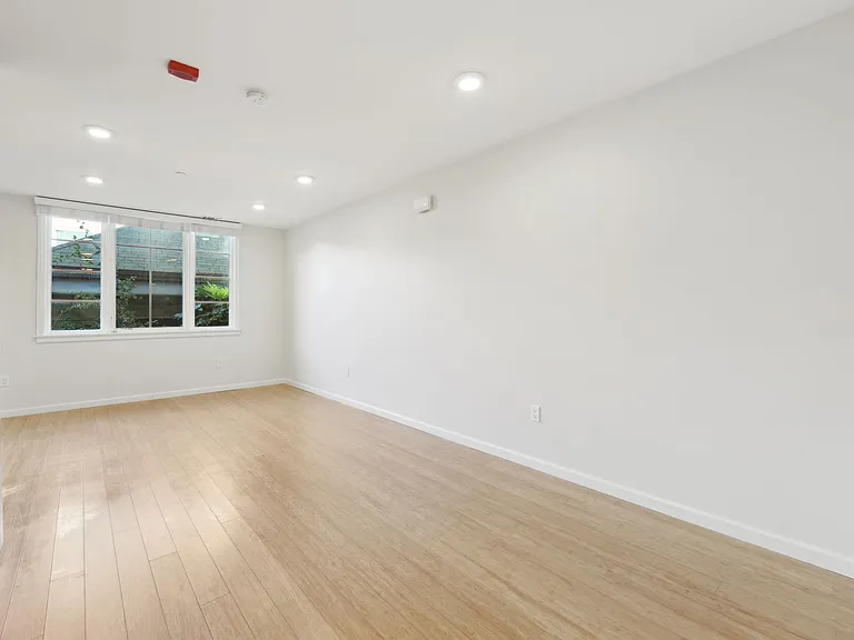 Addison Arts Apartments — Photo 118