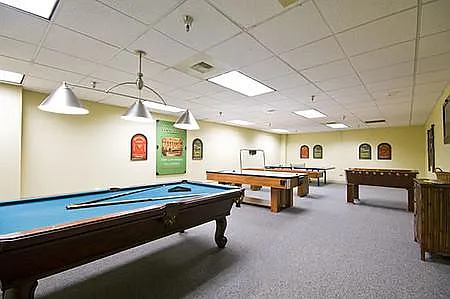 Catalina Apartments — Photo 32
