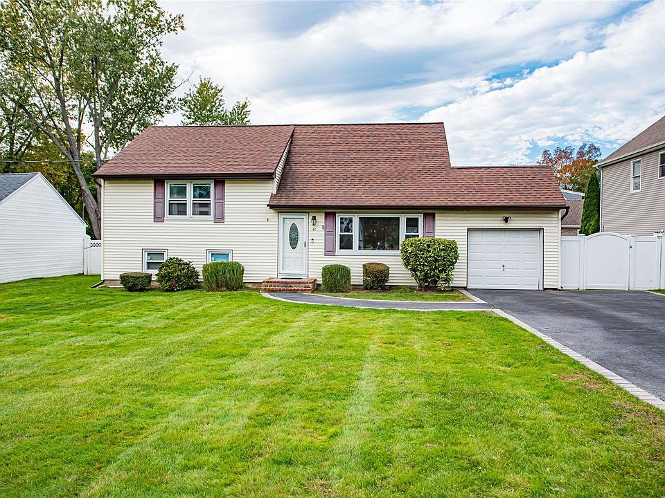 1st image of 40 Hallock Avenue
