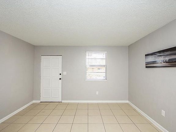 4th image of 1445 Wilton Ave