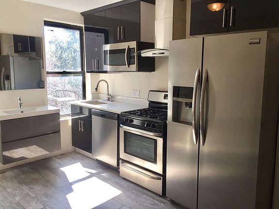 2nd image of 256 Wyckoff St APT 3